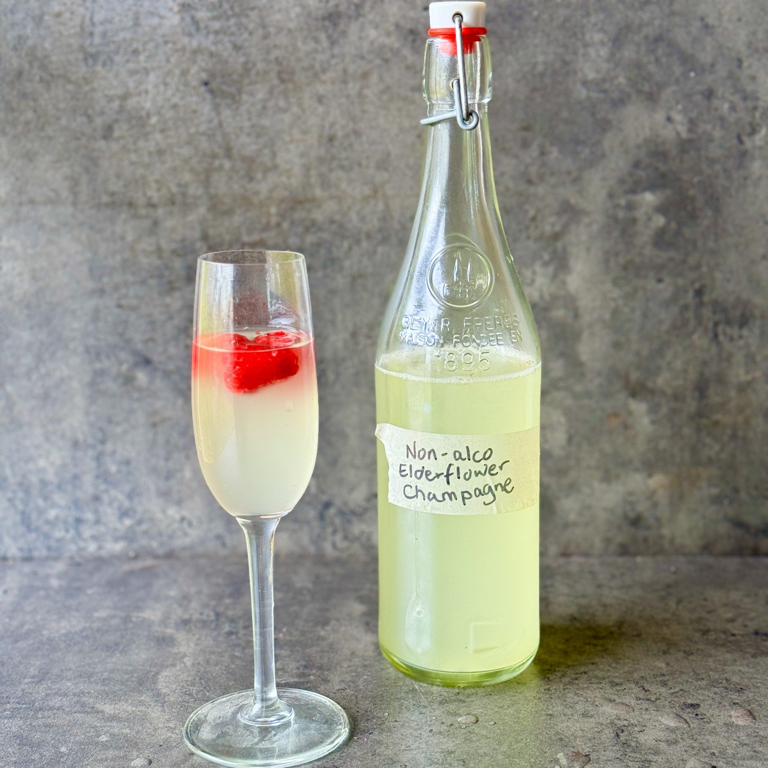 An image of Elderflower Champagne