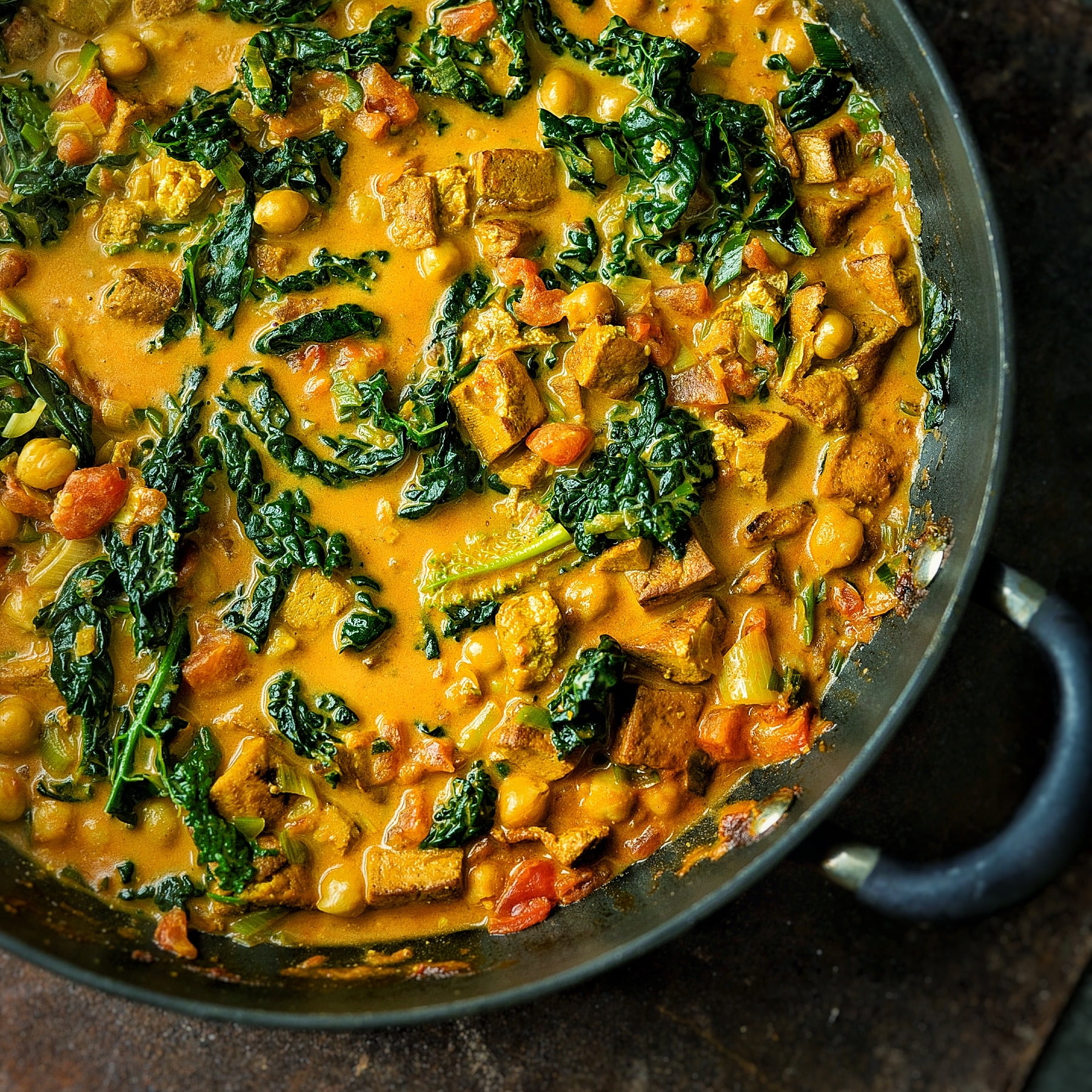 An image of 5 minute, tofu, kale and chickpea curry